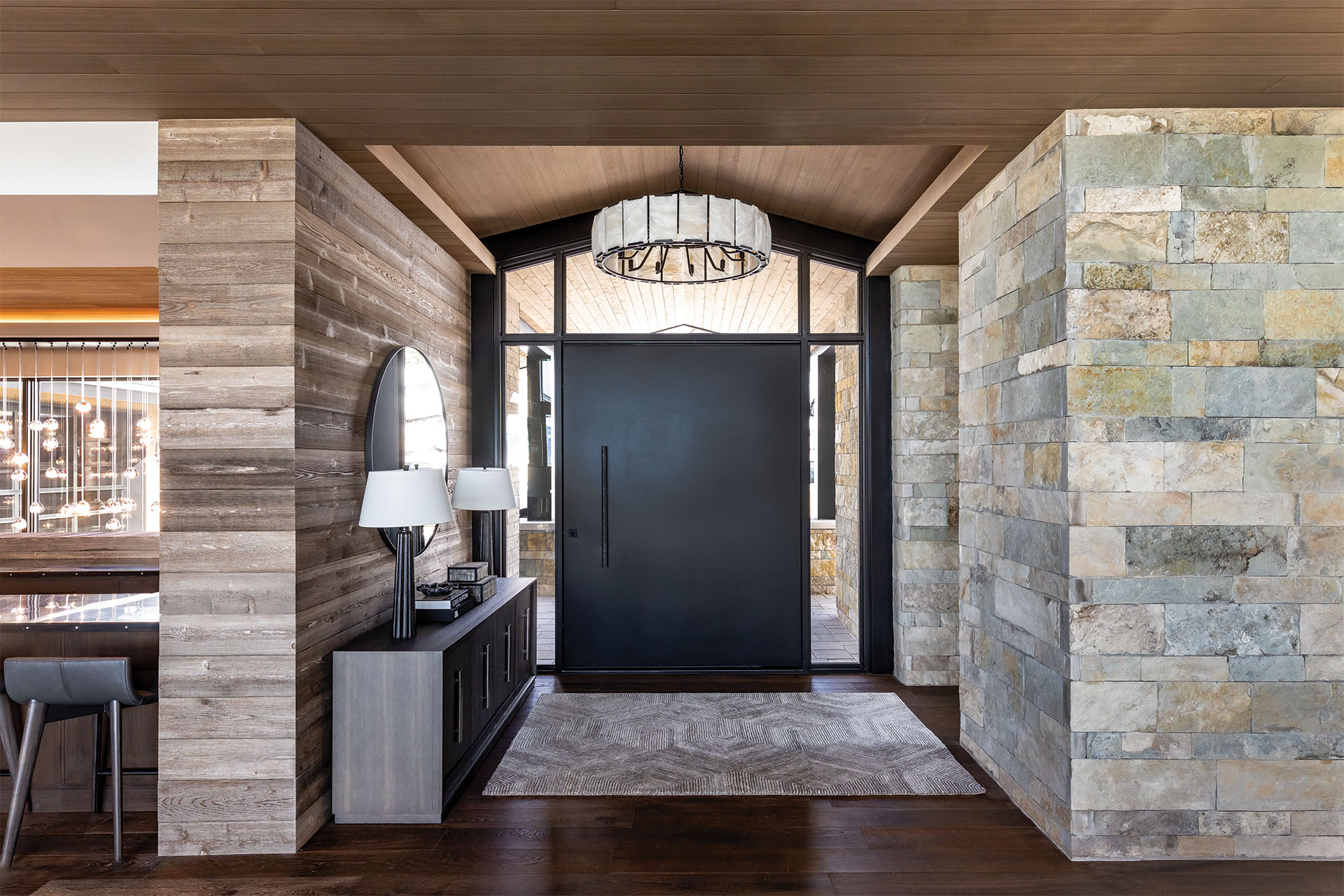 How to Choose the Perfect Alabaster Chandelier for Your Dining Room