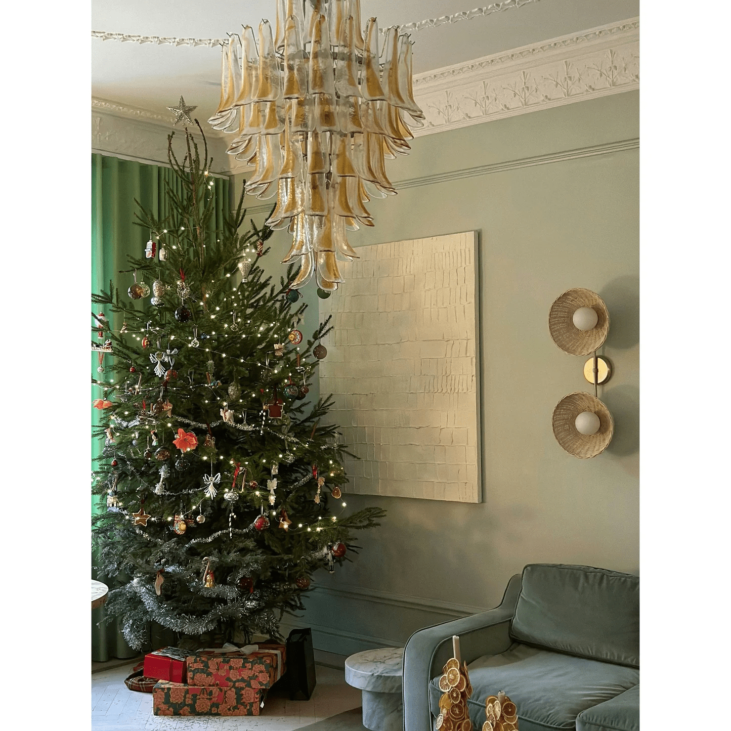 Dravina Glass Petals Pendant Lamp 31.5″D