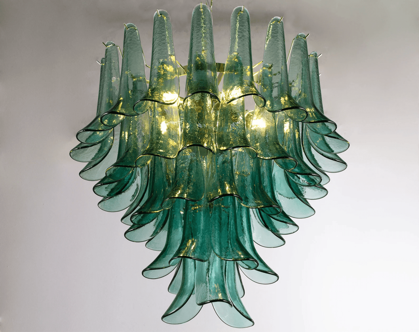 Petali Chandelier 26″