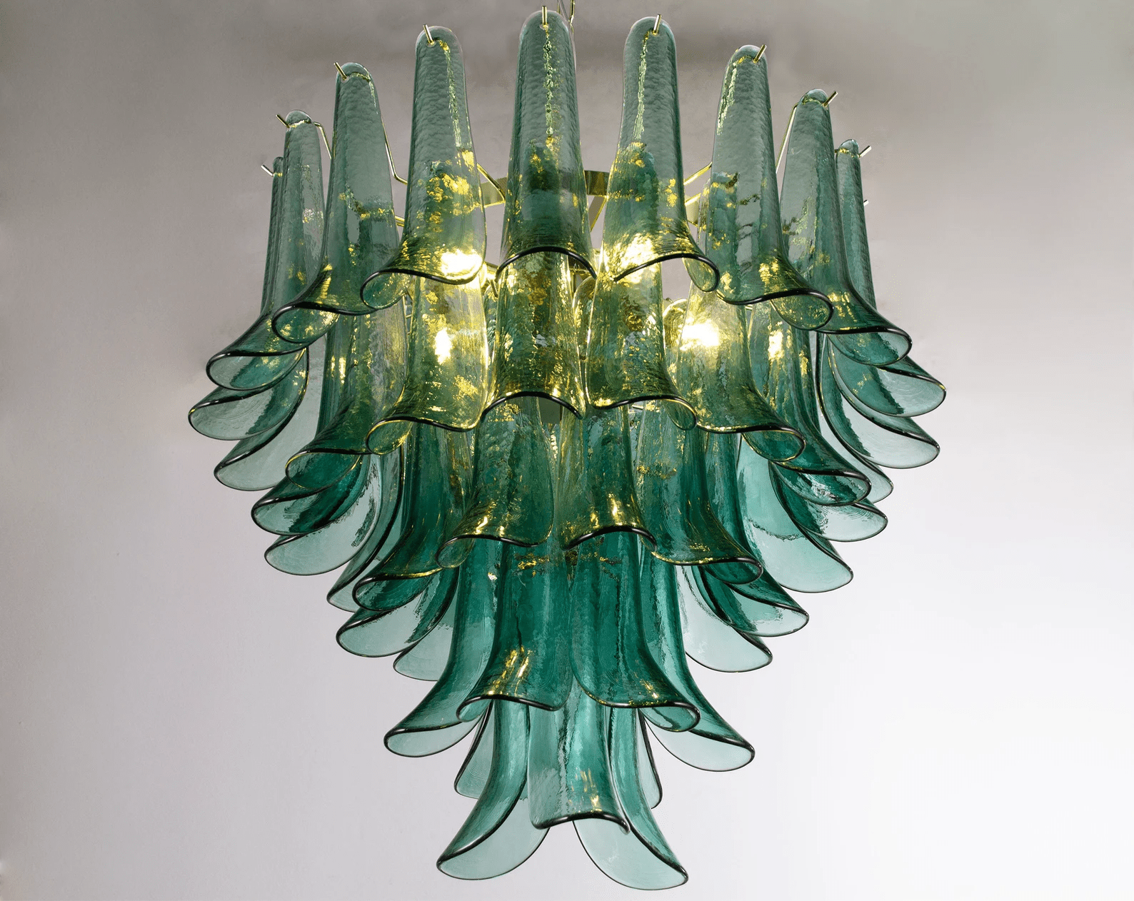 Petali Chandelier 26″