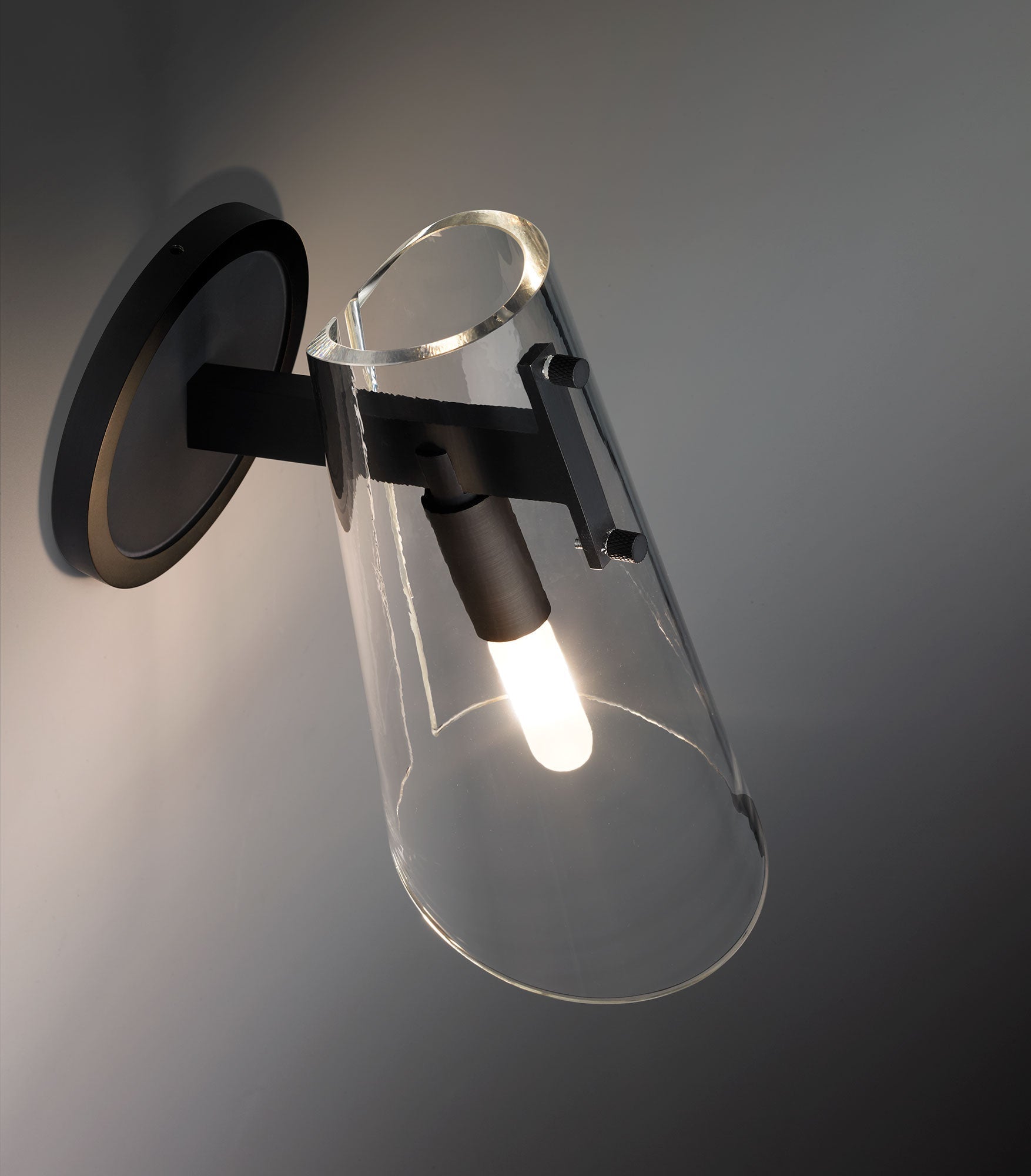 Valege Sconce