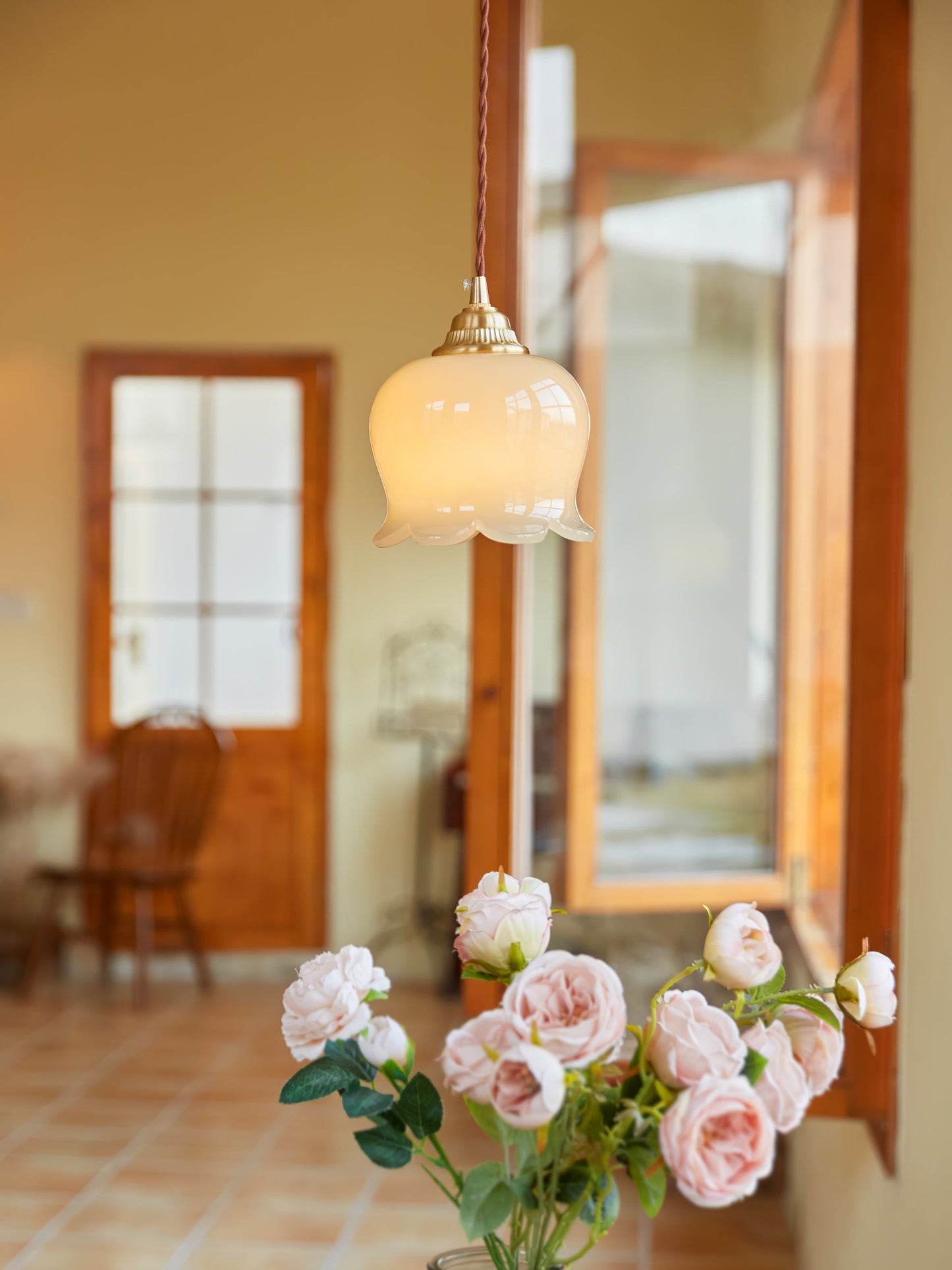 Valyn Floral Silhouette Pendant Lamp - CasaraHouse
